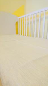 Otroška jogi rjuha 70x140x16 cm - bela